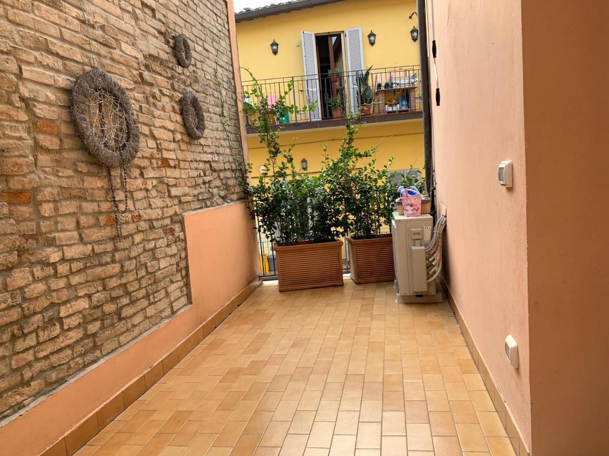 Elegante Appartamento In Centro A Cesena Eksteriør billede